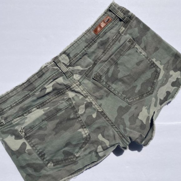 Y2K l.e.i. camo shorts (L) - Picture 5 of 5